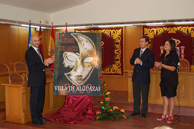 El director general de Promoción Cultural, Antonio Martínez, junto al alcalde de Alguazas, José Antonio Fernández, y la concejala de Cultura de la localidad, Isabel Zamora