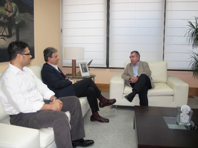 El consejero de Fomento, Obras Públicas y Ordenación del Territorio se reúne con el alcalde de Alguazas